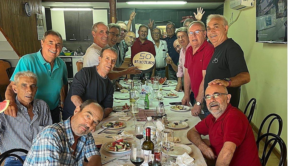 La peña Los Belloteros revive medio siglo de historia para pregonar las fiestas de Garcillán