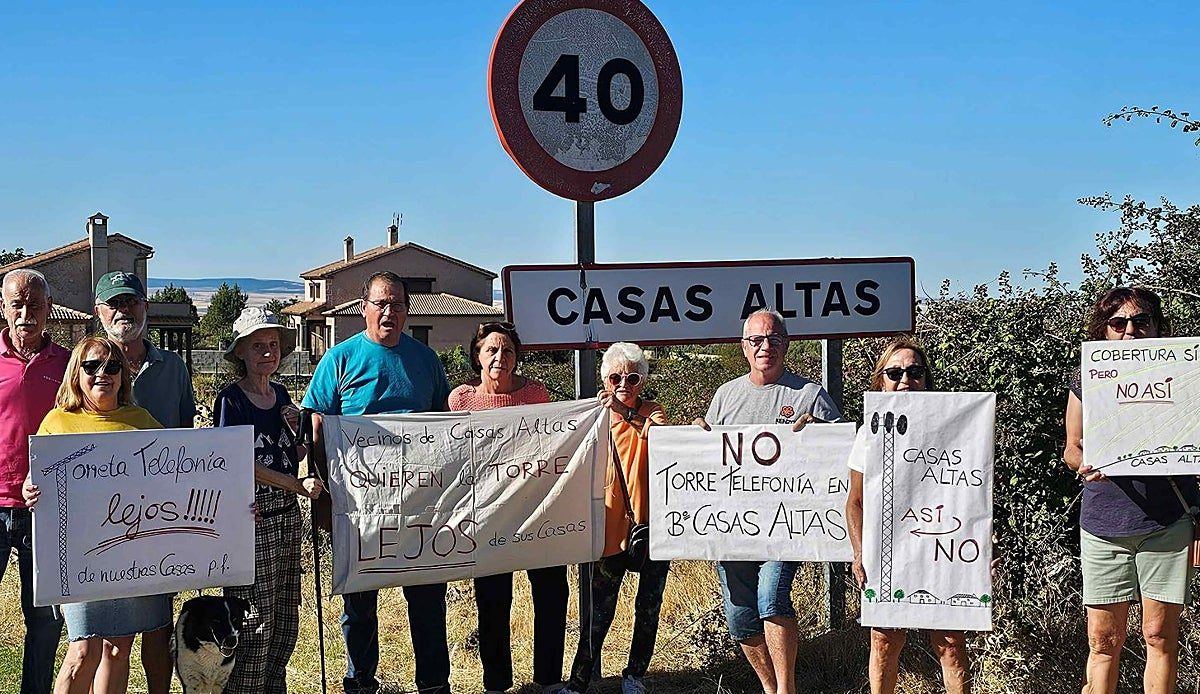 Una torre de telefonía de 40 metros amenaza el paisaje y la salud de un pequeño pueblo segoviano