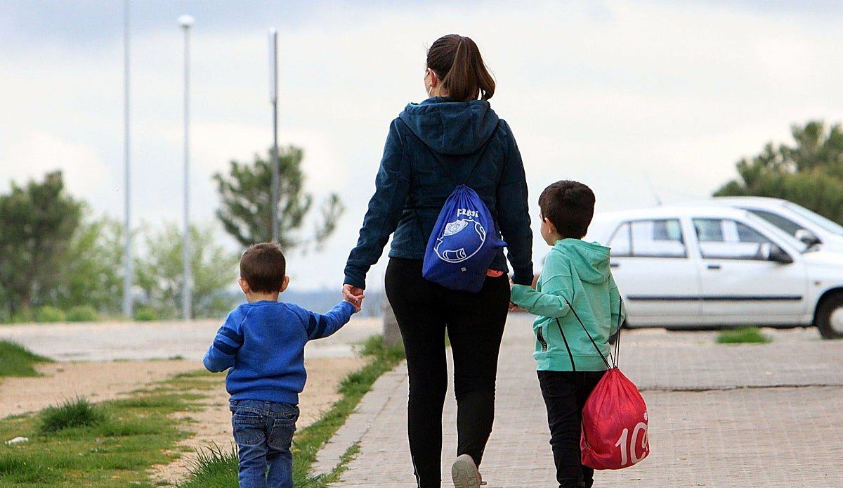 Muchas familias de Segovia se ven obligadas a llevar a sus bebés a guarderías de pueblos por falta de plazas en la capital