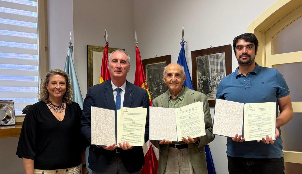 La defensa del patrimonio segoviano gana espacio: el Ayuntamiento pone una sala a disposición de sus guardianes culturales