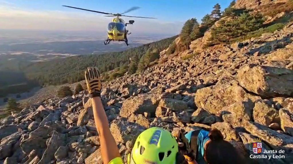Una montañera es evacuada de urgencia en la sierra segoviana tras sufrir una caída en altura