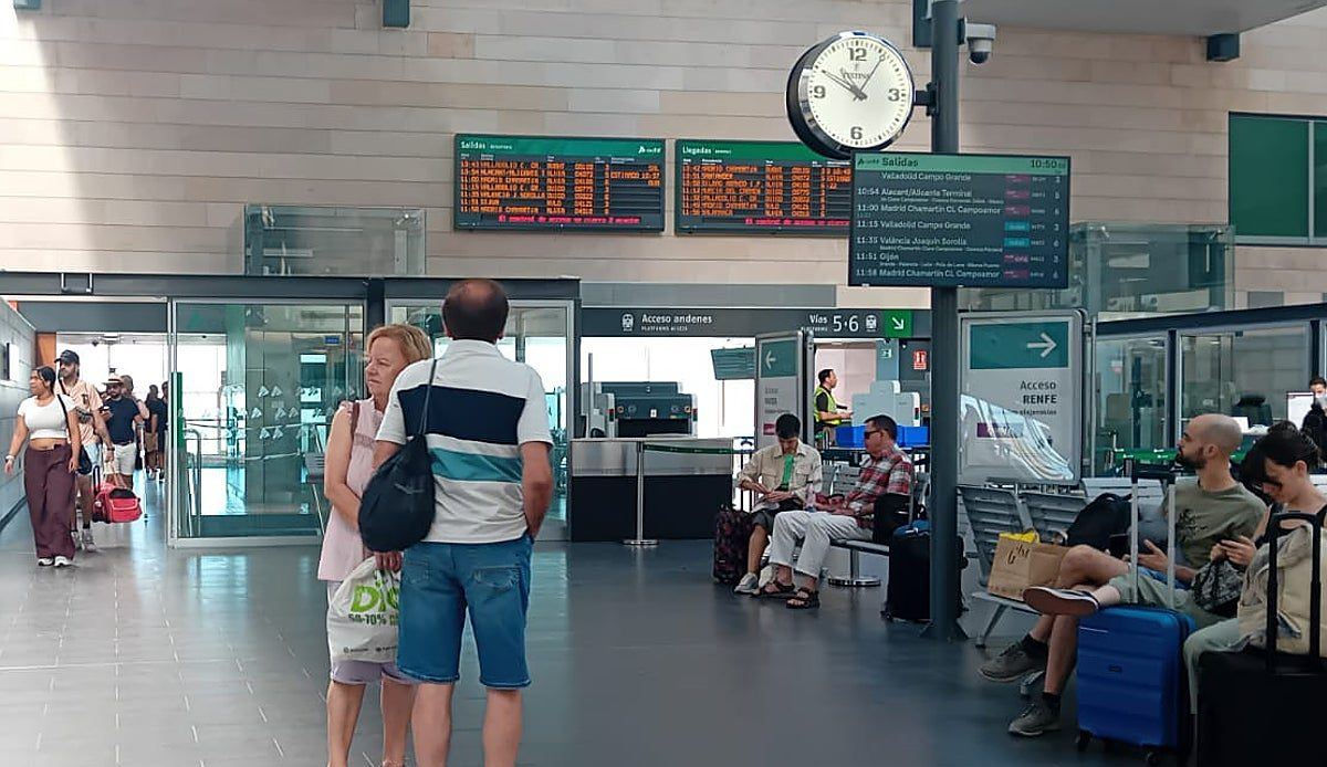 El tren entre Segovia y Madrid roza el millón de viajes anuales y marca el mejor dato de su historia