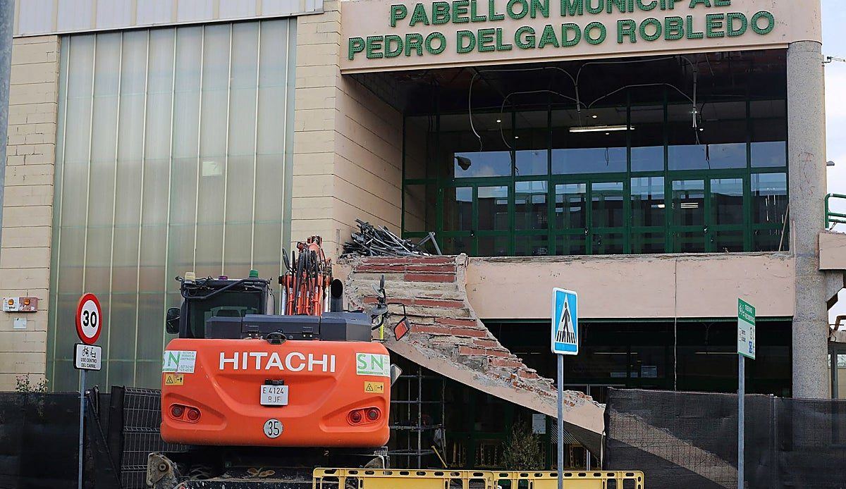 El pabellón Pedro Delgado dice adiós a su emblemática escalera de caracol para ganar en accesibilidad