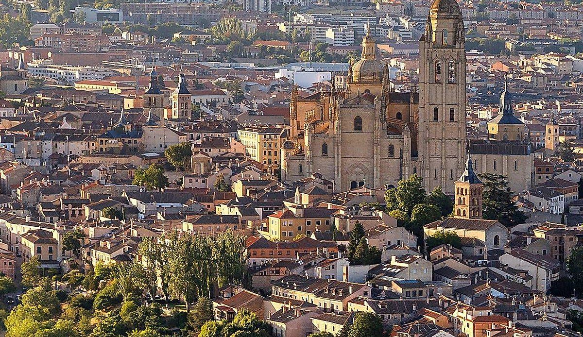 Vecinos del casco histórico de Segovia piden a los caseros que respondan por el ruido de sus pisos de estudiantes