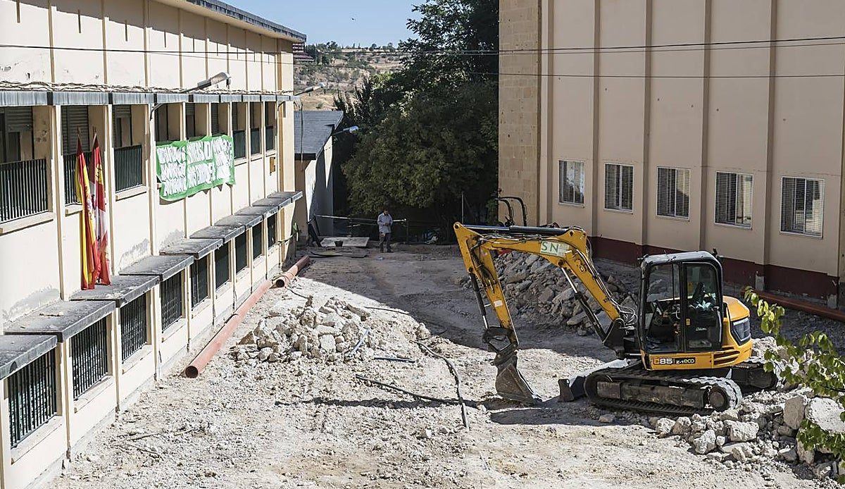 El colegio La Aneja de Segovia abre el curso entre zanjas y maquinaria mientras las familias exigen garantías de seguridad