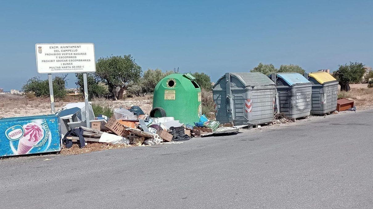 Arrojan basura por segunda vez ante el negocio del marido de la alcaldesa de Fuentepelayo en poco más de un mes