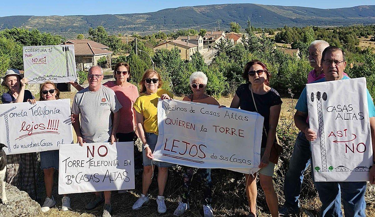 Un pueblo de 17 vecinos planta cara a la gigantesca antena que amenaza uno de los rincones más vírgenes de Segovia
