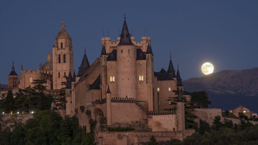 Segovia abre sus monumentos a la noche este fin de semana con el regreso de una cita imprescindible