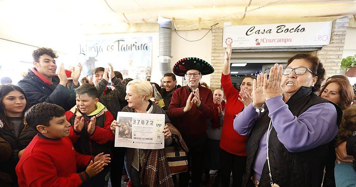 El número de la suerte de una hermandad lebrijana reparte seis millones en plena Feria y suma ya 16 con el Gordo de 2017