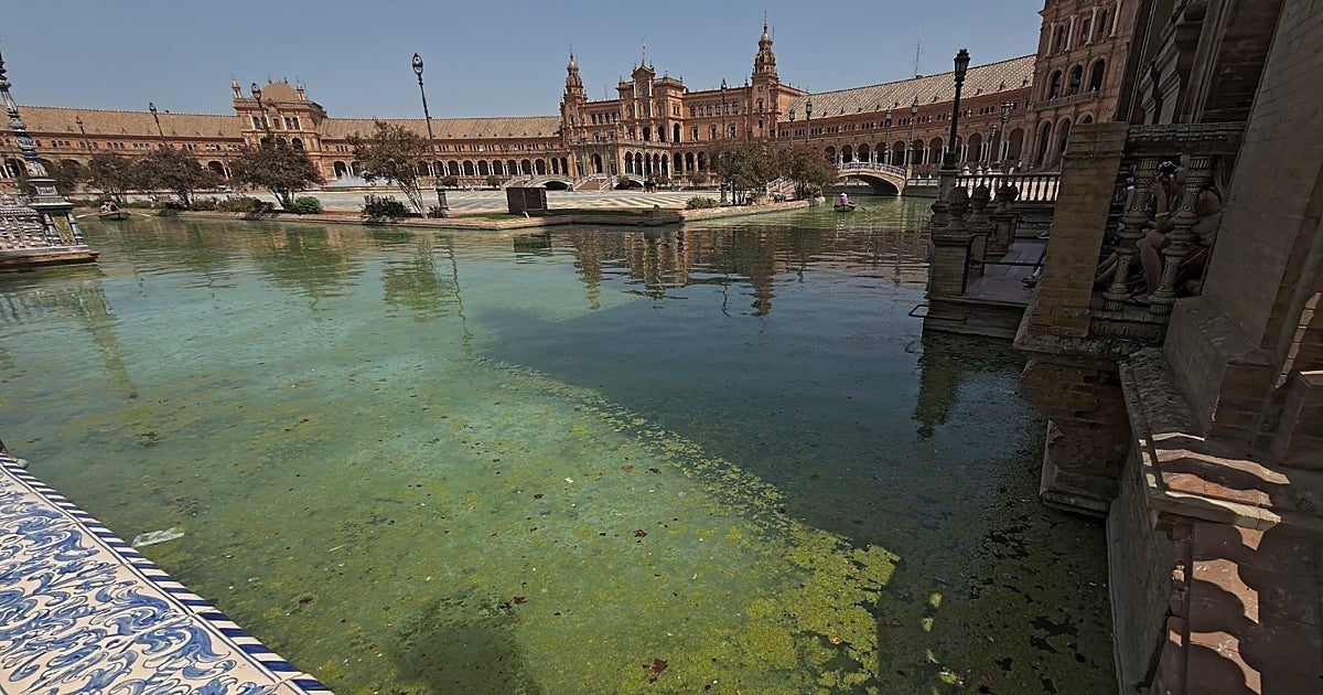 La ría de la Plaza de España se impermeabiliza por dentro para cerrar el paso a las fugas de agua