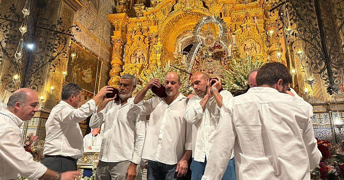Utrera despierta antes del amanecer para vivir la procesión más emotiva del año junto a su patrona
