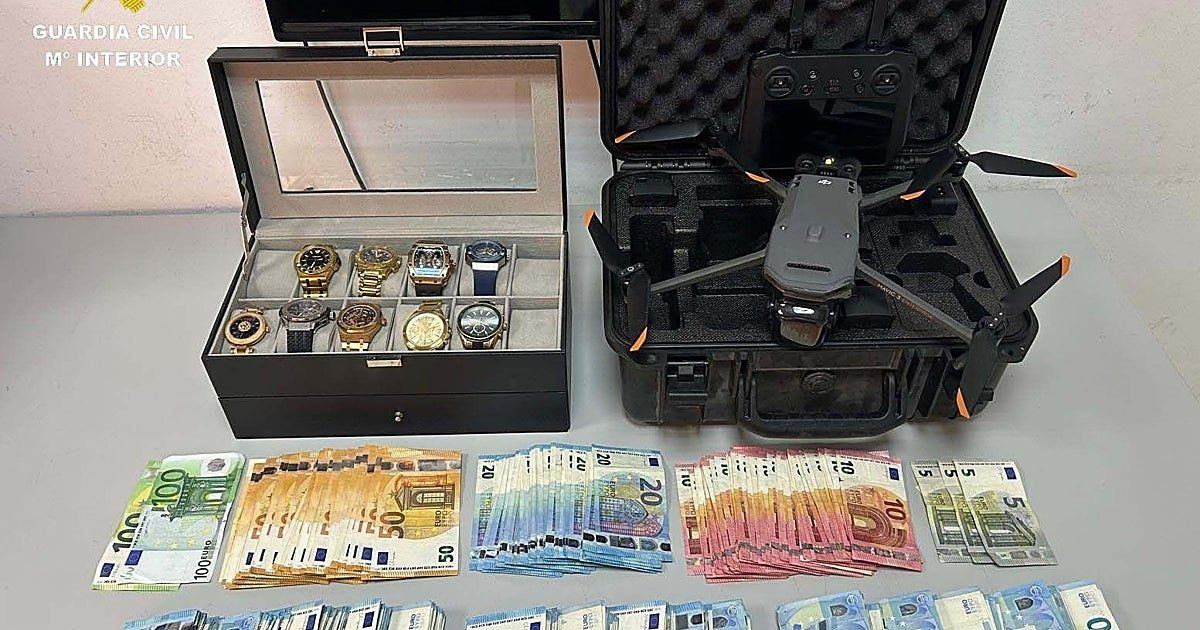 La Guardia Civil interviene 20.000 euros y nueve relojes de lujo en dos registros vinculados al cultivo de marihuana en los A