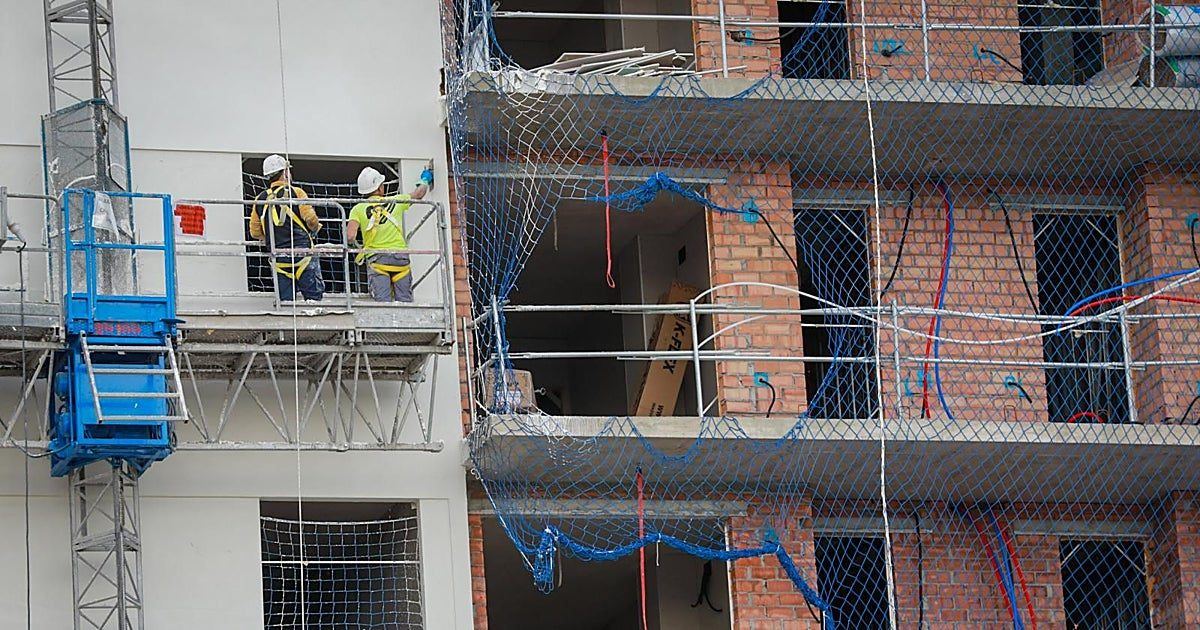 Comprar un piso en Sevilla ya cuesta cinco años de salario y supera en 30.000 euros la media española