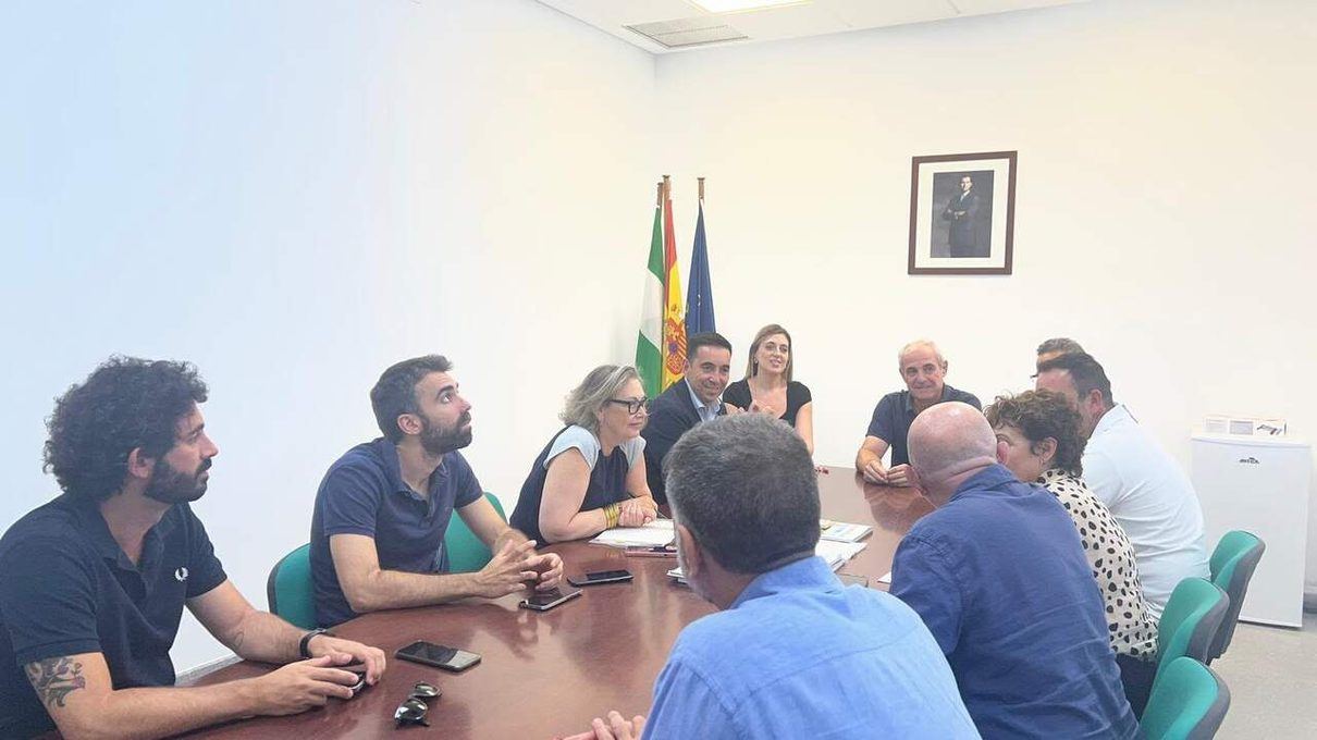 Casi un millón de euros para modernizar los camiones de basura que dan servicio a 270.000 vecinos de la provincia de Sevilla