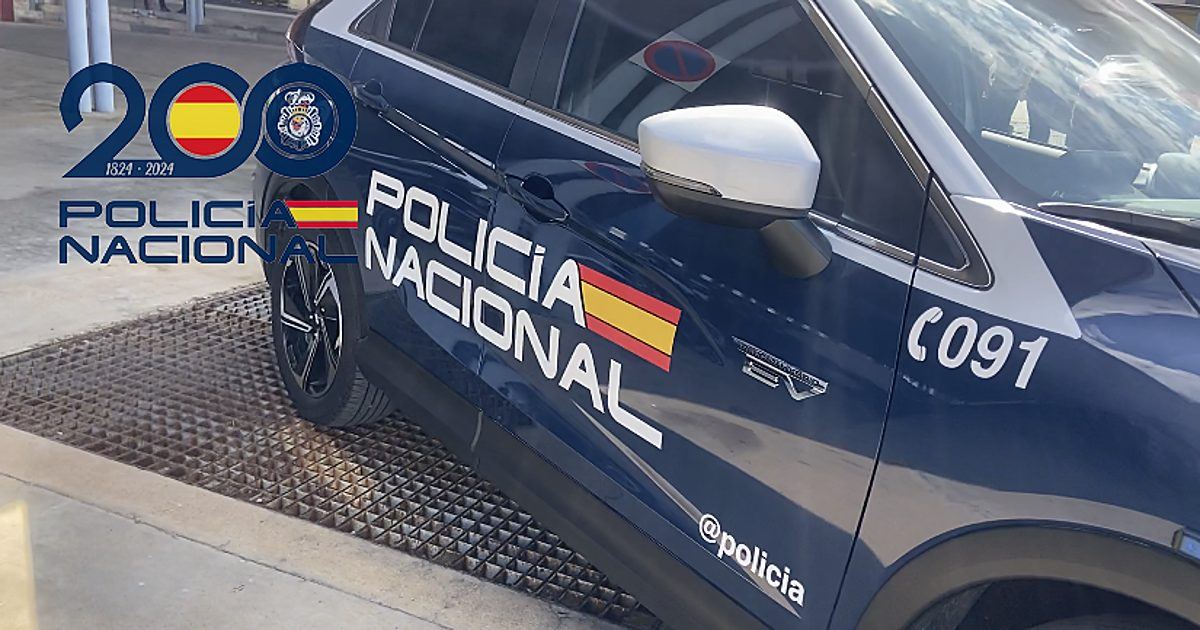 Tres niños solos, llorando de hambre y rodeados de cucarachas mientras sus padres bebían en la calle: dos detenidos en Sevill