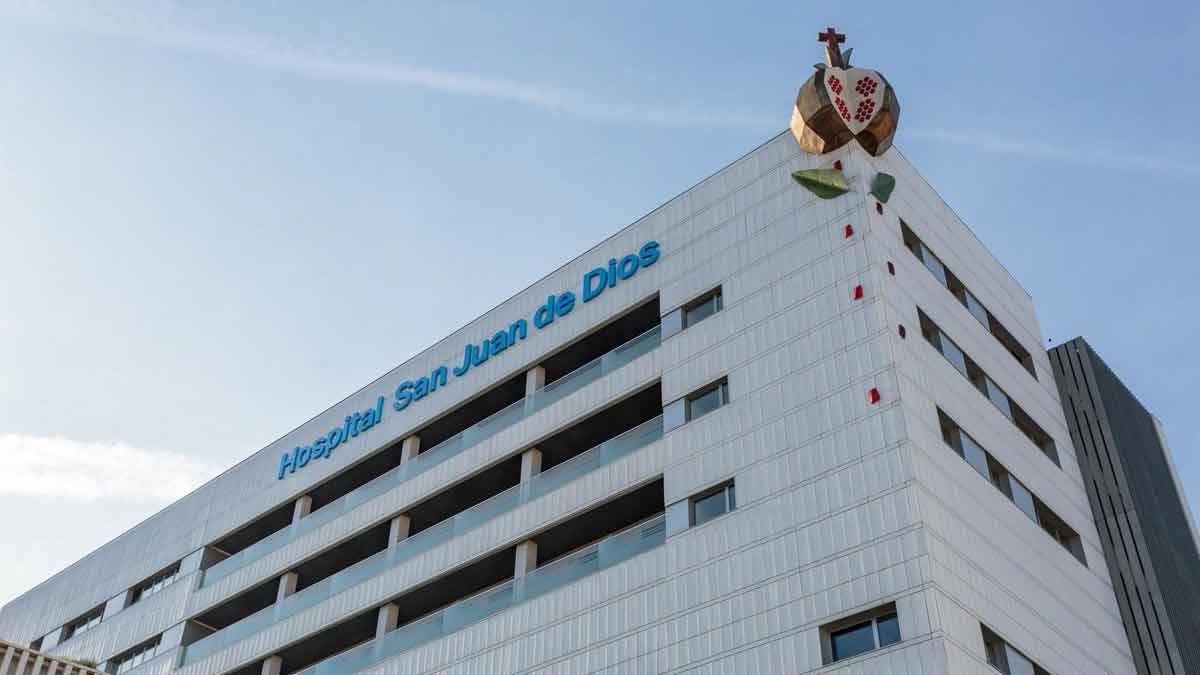 El Hospital San Juan de Dios de Sevilla incorpora un brazo robótico para operar rodillas y caderas con precisión milimétrica