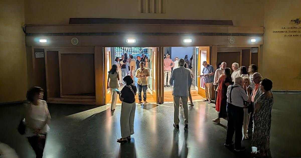 El Maestranza reabre sus puertas sin saber todavía qué causó el apagón que arruinó el concierto de Bayreuth