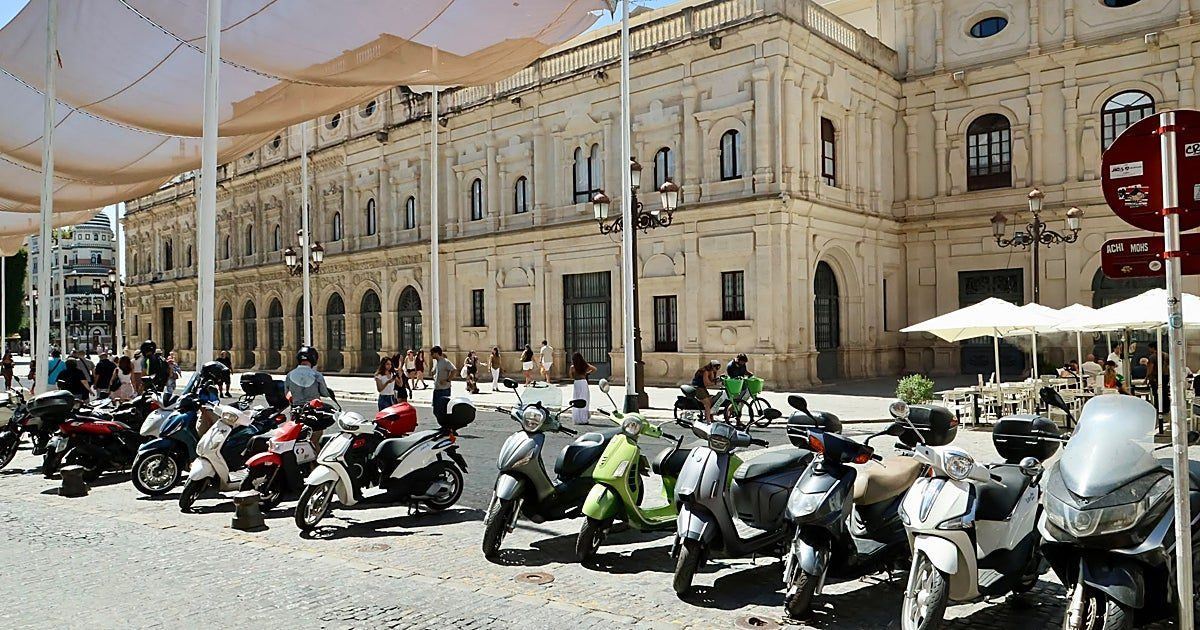 Sevilla pondrá fin al caos de motos en la Plaza de San Francisco con una reforma integral prevista para 2027