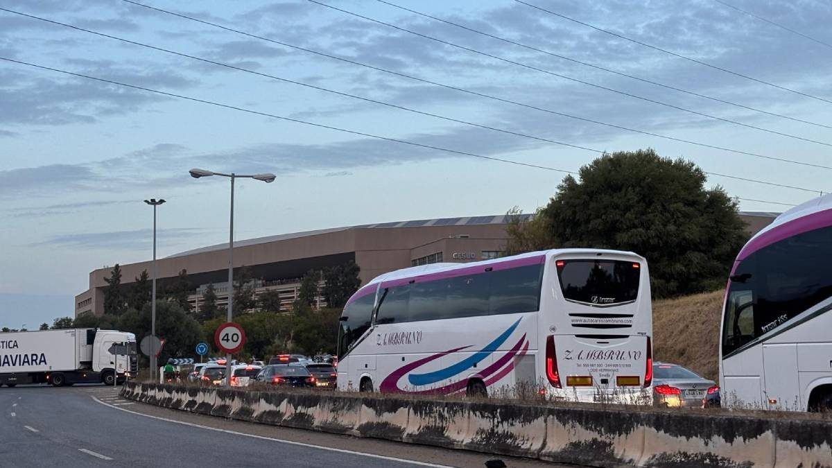Sevilla estrena el nuevo plan de movilidad en La Cartuja con el partido del Betis como gran examen