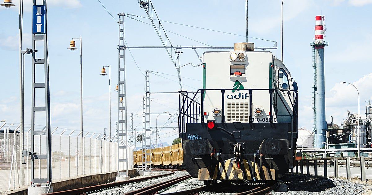 Un hombre de 61 años en estado grave tras ser arrollado por una locomotora en las vías de Dos Hermanas