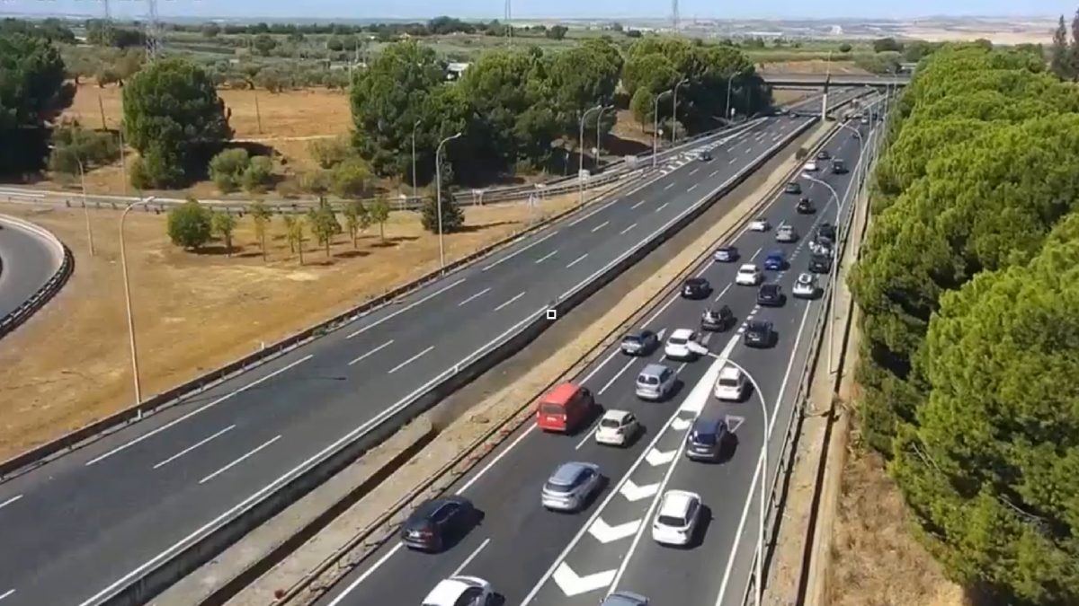 Un accidente en la A-49 colapsa tres kilómetros de carretera a la altura de Benacazón
