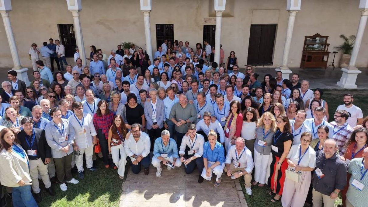 El PP de Sevilla cierra filas de cara a 2027: todos sus alcaldes repiten candidatura
