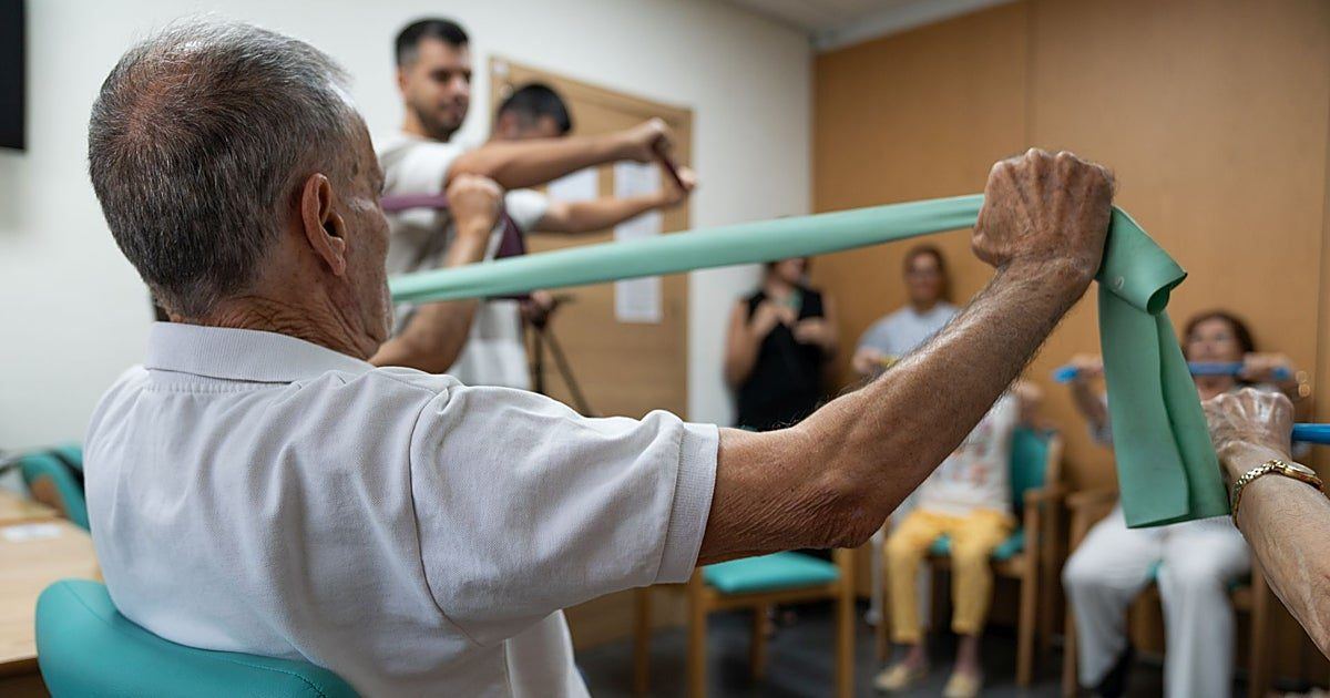 Más de 4.500 familias sevillanas aprenden cada año a querer de otra manera a sus enfermos de alzhéimer