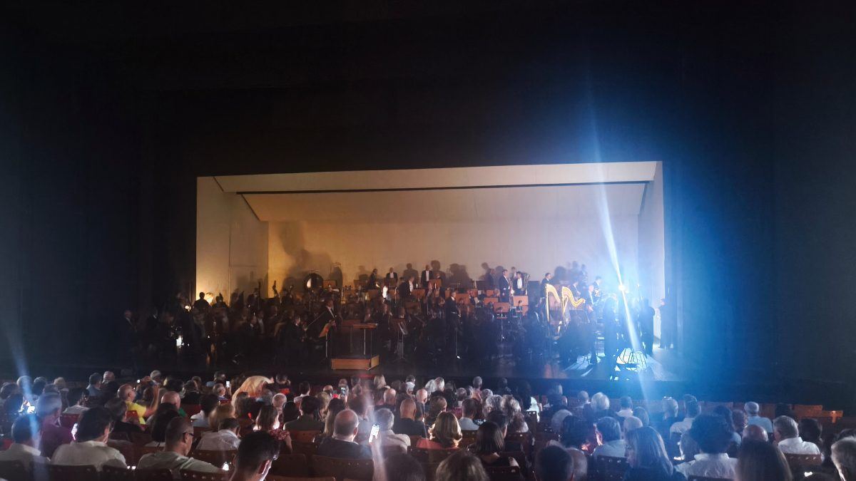 La oscuridad arruina la gran noche del Maestranza: un apagón cancela el concierto más esperado de la temporada