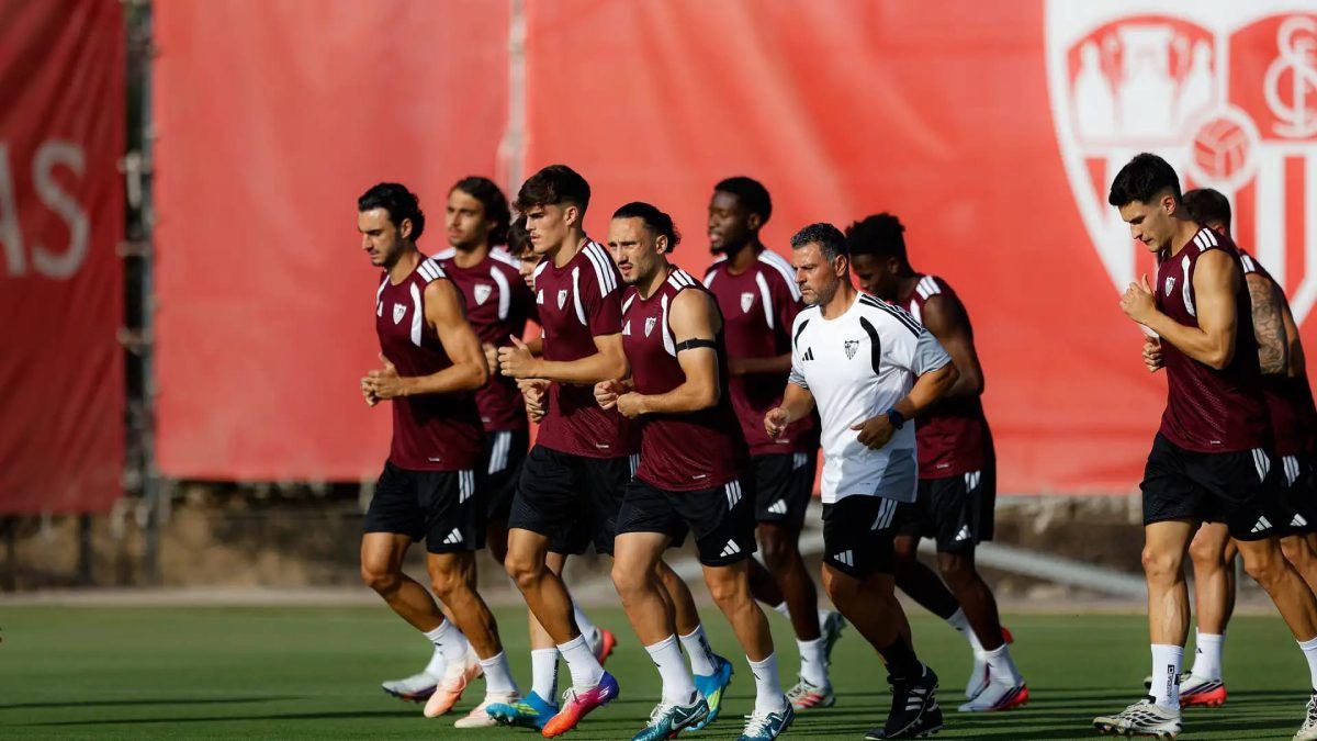 Doble preocupación en el Sevilla antes de recibir al Valencia: Sangante lesionado y Vargas en el aire