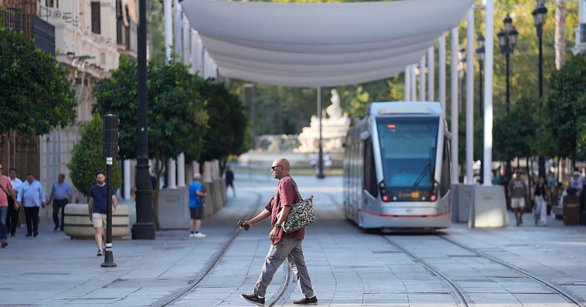 Urbanismo pagará 9.000 euros a Heliopol pese a los toldos fallidos de la Avenida de la Constitución