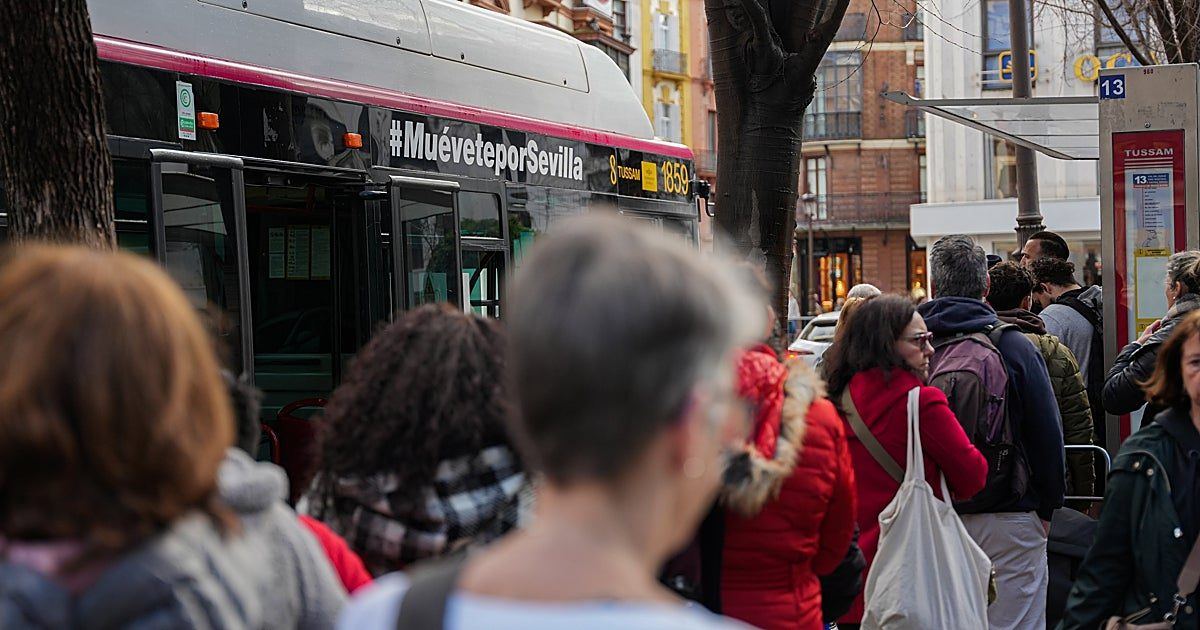 El Duque, al límite: Pimentel avisa de que la plaza no admite más autobuses y defiende la nueva ruta de la línea 14
