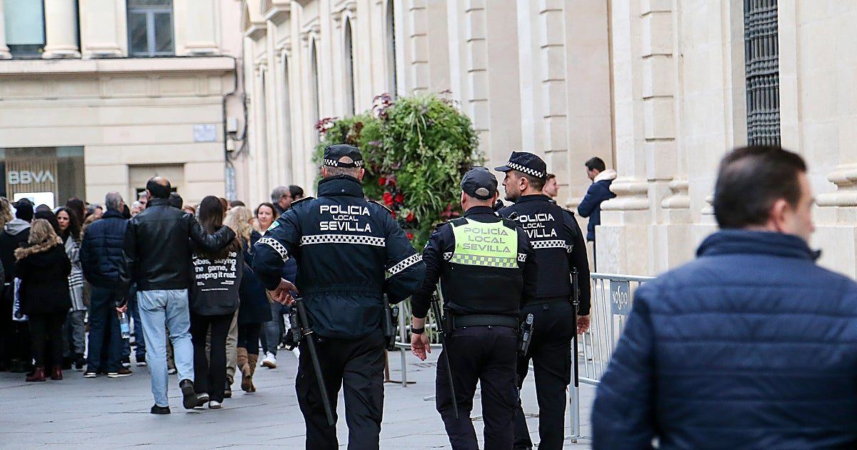La Policía Local de Sevilla estrena armamento: el Ayuntamiento licita la compra de 22 pistolas de 9 mm por menos de 600 euros