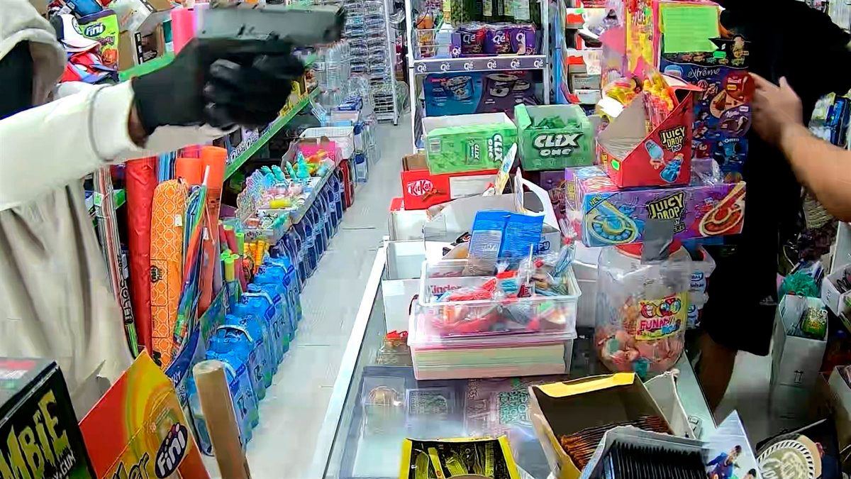 Dos detenidos tras el atraco a punta de pistola en un comercio de Los Palacios que dejó dos heridos