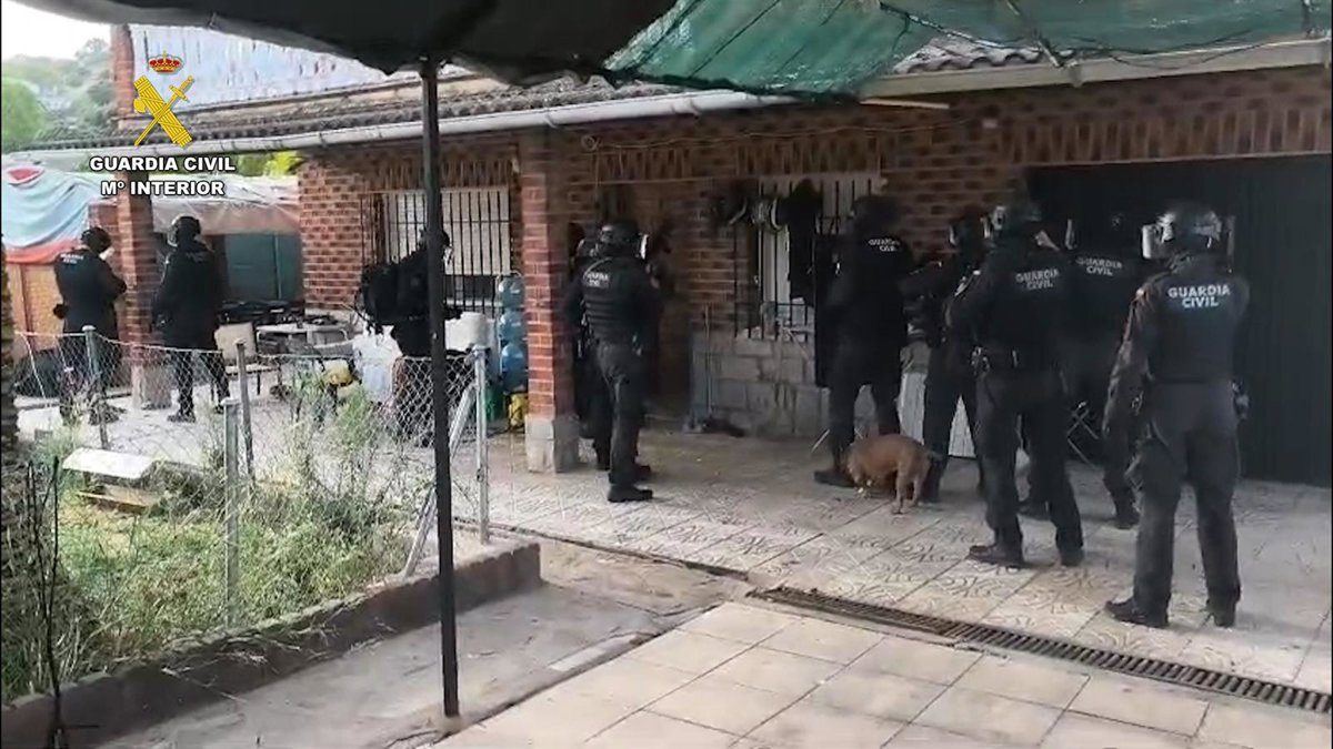 Robo a punta de pistola, incendio vengativo y tiroteo: la escalada de violencia que sacudió un pueblo de Toledo