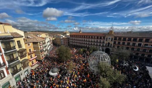 Las AMPAS de Toledo llevan a Zocodover su exigencia de climatización en las aulas