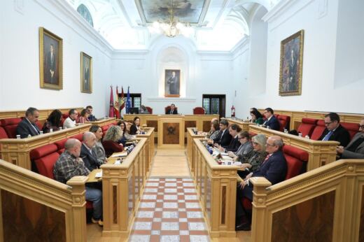El pleno de Toledo debate este lunes desde vivienda asequible hasta un globo turístico sobre el Casco Histórico