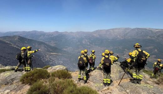 Los bomberos forestales de La Iglesuela reciben el mayor reconocimiento de la Sierra de San Vicente tras el devastador incend