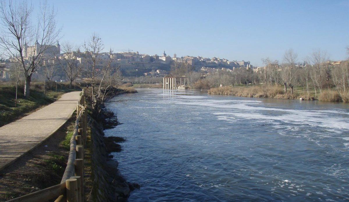 El Tajo a su paso por Toledo, convertido en una cloaca: bacterias fecales hasta 40 veces por encima del límite permitido