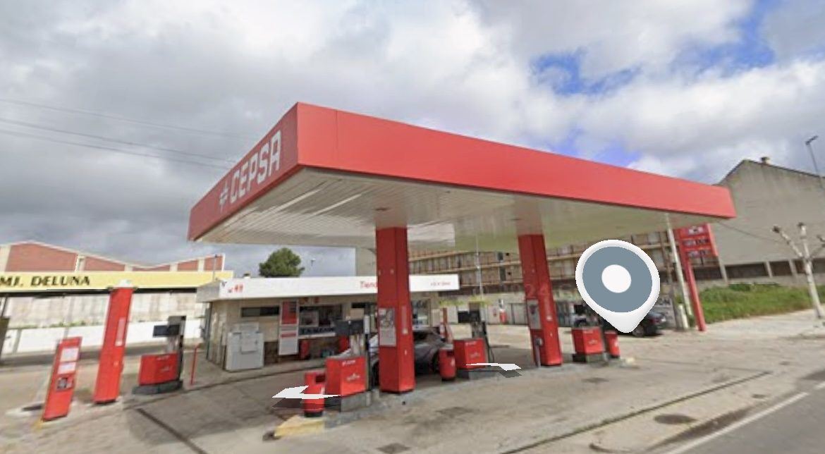 Varios individuos armados asaltan una gasolinera en Calera y Chozas en plena mañana y huyen con el dinero de la caja