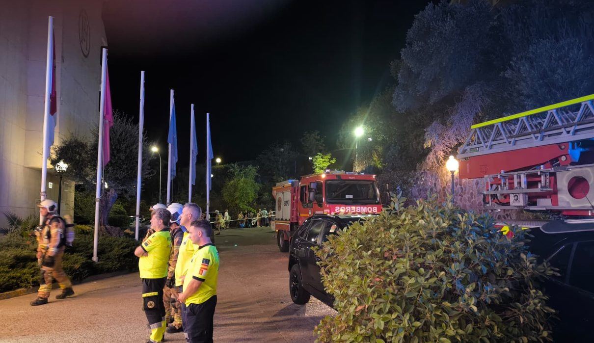 Un cortocircuito en el Hotel Beatriz obliga a despertar y evacuar a más de 600 huéspedes en plena madrugada