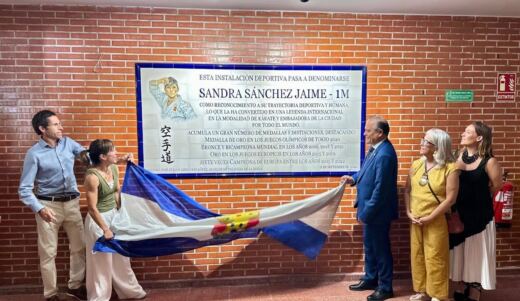 El polideportivo donde Sandra Sánchez dio sus primeros pasos en el kárate lleva ya su nombre para siempre