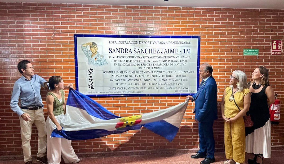 El polideportivo donde Sandra Sánchez dio sus primeros pasos en el kárate lleva ya su nombre para siempre