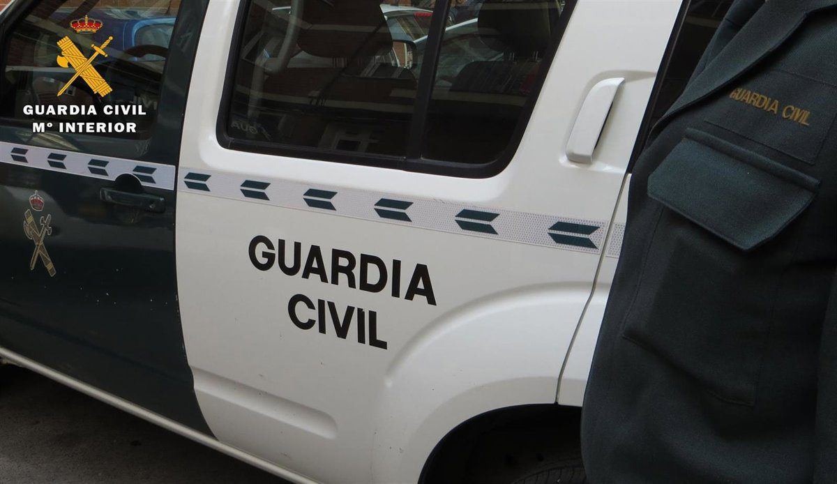 Varios individuos armados asaltan una gasolinera en Calera y Chozas en plena mañana