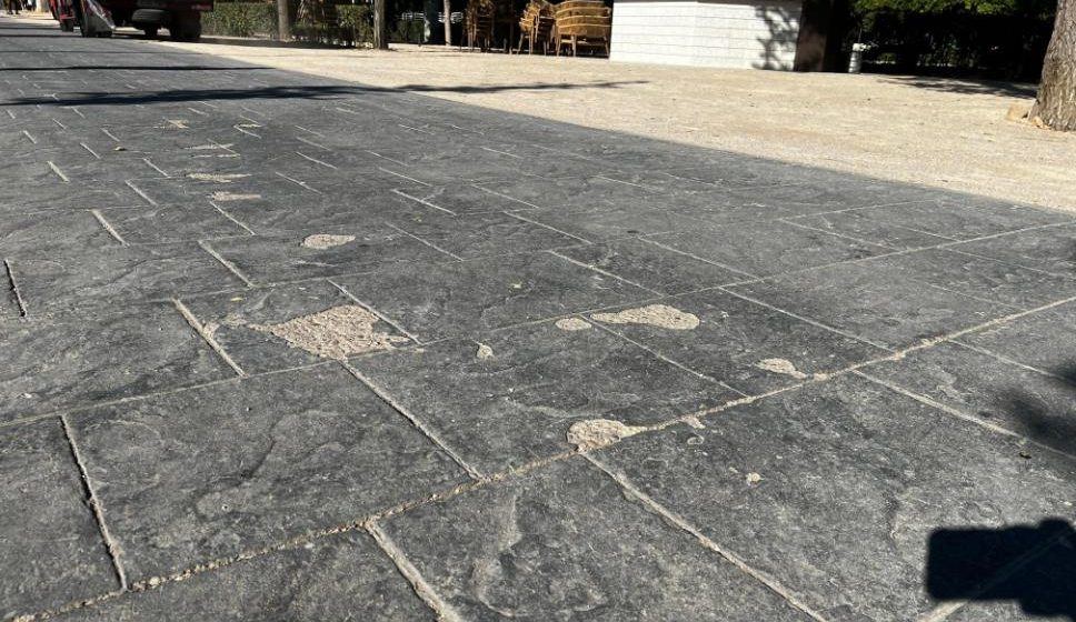 El Parque de la Vega ya presenta baches y pavimento levantado apenas tres meses después de su millonaria reforma