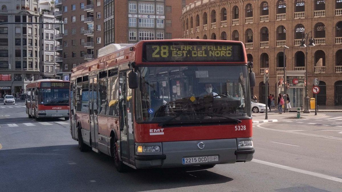 València cierra la paz con la Generalitat por los 40 millones del transporte SUMA en la EMT