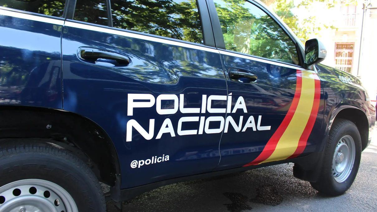 Tres carteristas de una banda rumana pilladas in fraganti robando a turistas en el corazón de Valencia