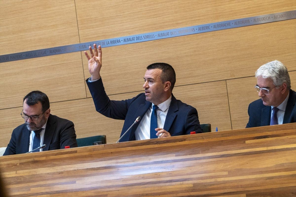 El pleno de la Diputació de València tumba la reprobación al presidente Mompó por sus comentarios sobre Morant