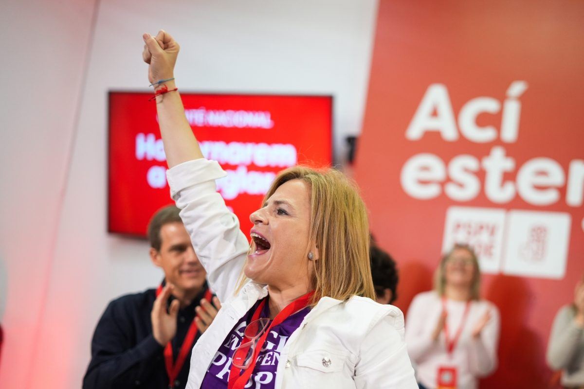 Bernabé prepara su salto al Ayuntamiento y refuerza el grupo socialista con su hombre de confianza en comunicación