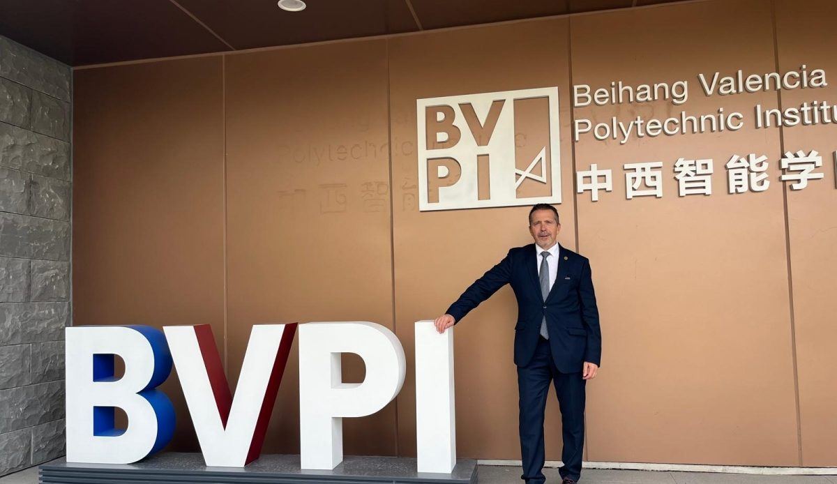 La UPV quiere llevar las aulas hasta la fábrica de Geely en Almussafes tras estrenar su campus en China