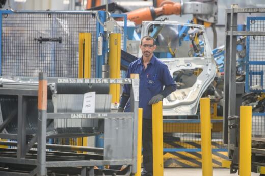 Ford Almussafes se sienta a negociar su futuro: la empresa presentará esta semana su oferta salarial para los próximos cuatro